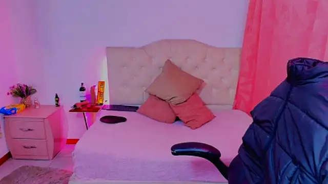 lailahdark online show from November 9, 4:05 am