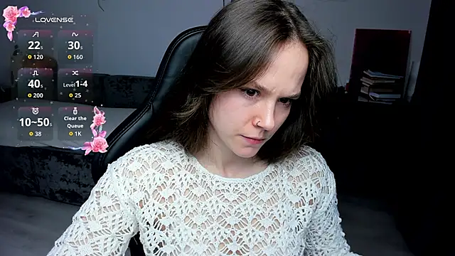 cute little ass online show from April 17, 4:10 pm