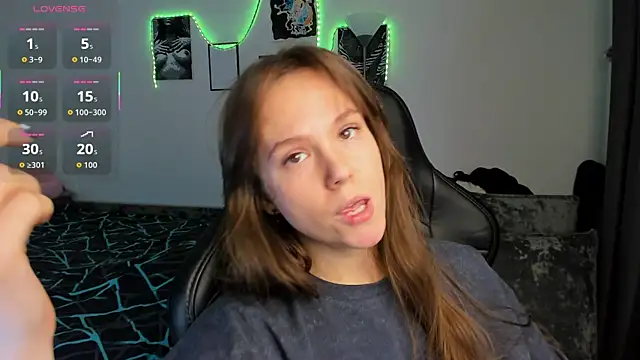 cute little ass online show from October 3, 3:35 pm