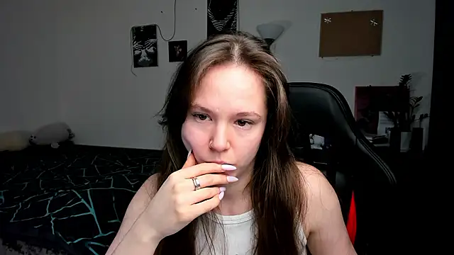 cute little ass online show from February 23, 2:35 am