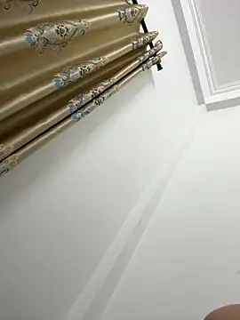 hoanghoangli online show from April 17, 1:30 am