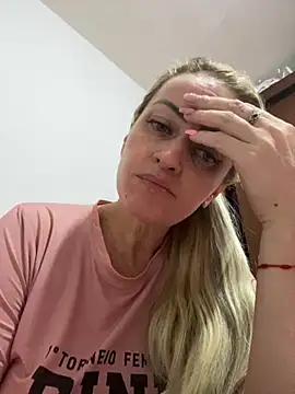 Snapshot of Alerquinasc chatting on October 3, 5:20 am Alerquinasc online show from October 3, 5:20 am