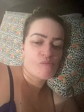 Snapshot of Alerquinasc chatting on February 8, 10:29 pm Alerquinasc online show from February 8, 10:29 pm