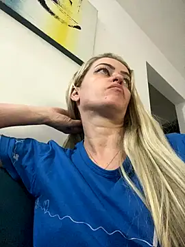 Snapshot of Alerquinasc chatting on October 3, 11:28 pm Alerquinasc online show from October 3, 11:28 pm