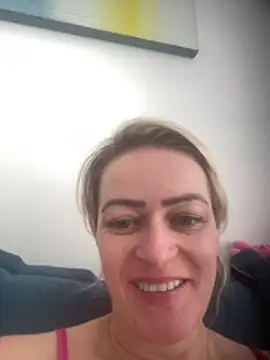 Snapshot of Alerquinasc chatting on December 22, 1:22 pm Alerquinasc online show from December 22, 1:22 pm