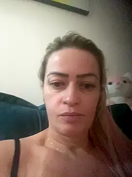 Snapshot of Alerquinasc chatting on December 18, 6:18 am Alerquinasc online show from December 18, 6:18 am