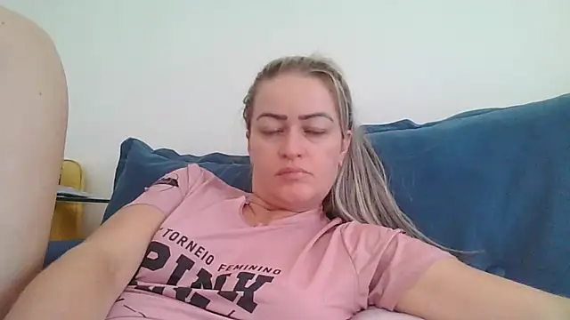 Snapshot of Alerquinasc chatting on March 26, 11:41 am Alerquinasc online show from March 26, 11:41 am