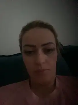 Snapshot of Alerquinasc chatting on November 1, 9:19 pm Alerquinasc online show from November 1, 9:19 pm