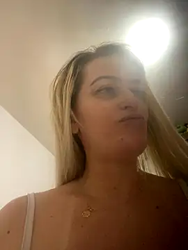 Snapshot of Alerquinasc chatting on November 28, 9:59 pm Alerquinasc online show from November 28, 9:59 pm