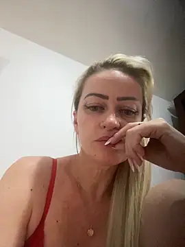 Snapshot of Alerquinasc chatting on October 22, 1:05 am Alerquinasc online show from October 22, 1:05 am