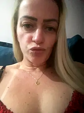 Snapshot of Alerquinasc chatting on November 14, 12:03 am Alerquinasc online show from November 14, 12:03 am