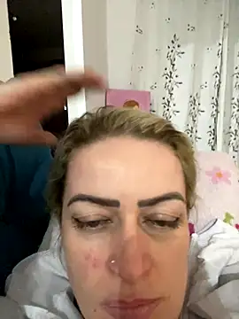 Snapshot of Alerquinasc chatting on September 22, 11:55 pm Alerquinasc online show from September 22, 11:55 pm