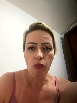 Snapshot of Alerquinasc chatting on November 5, 6:05 am Alerquinasc online show from November 5, 6:05 am