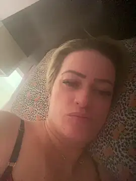 Snapshot of Alerquinasc chatting on February 2, 7:57 pm Alerquinasc online show from February 2, 7:57 pm