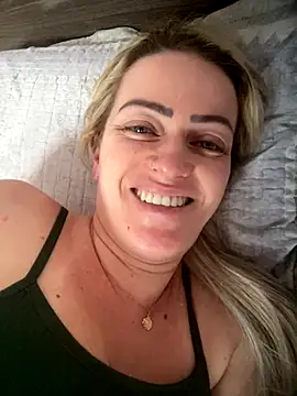 Snapshot of Alerquinasc chatting on November 3, 4:32 pm Alerquinasc online show from November 3, 4:32 pm