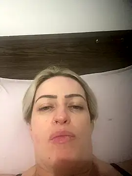 Snapshot of Alerquinasc chatting on November 30, 12:44 am Alerquinasc online show from November 30, 12:44 am