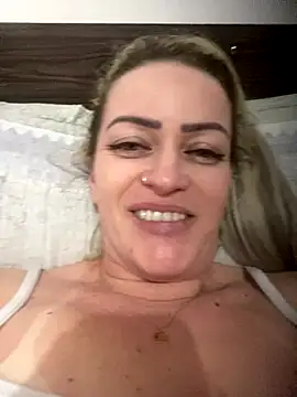 Snapshot of Alerquinasc chatting on October 30, 6:23 am Alerquinasc online show from October 30, 6:23 am