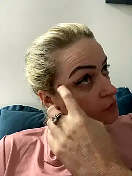 Snapshot of Alerquinasc chatting on September 18, 12:57 am Alerquinasc online show from September 18, 12:57 am