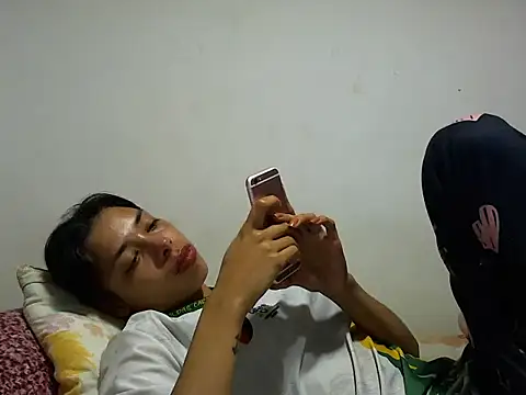 Snapshot of MeganAndMax@xh chatting on October 19, 4:48 am MeganAndMaxxh online show from October 19, 4:48 am