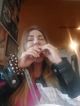 Alisasexxh online show from May 7, 1:58 pm