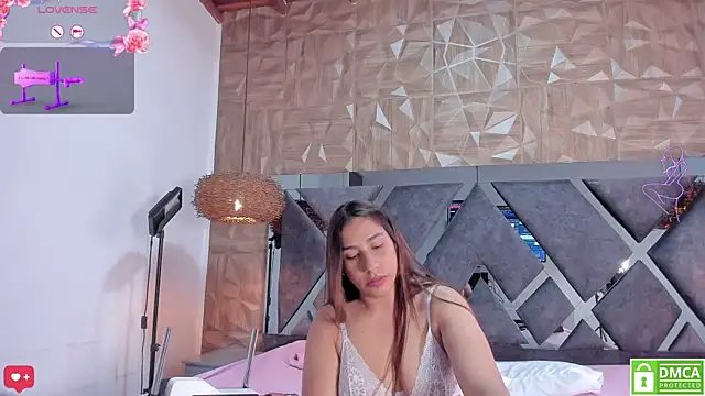 Selene  Lopez  online show from April 22, 7:53 pm