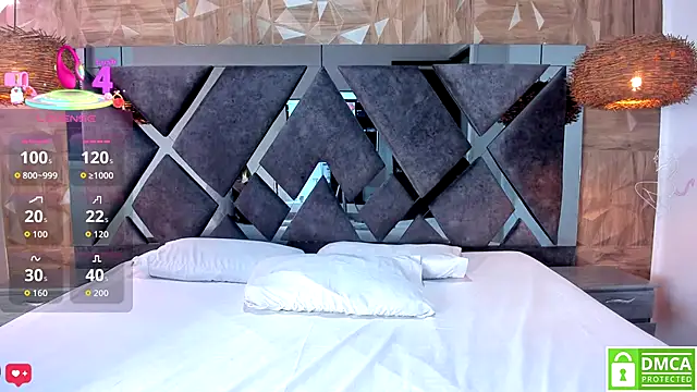 Selene  Lopez  online show from December 14, 8:03 pm