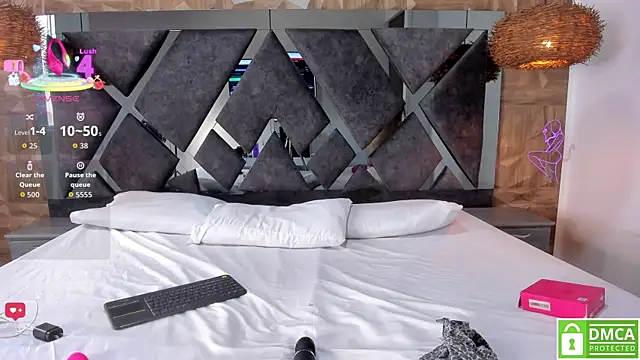 Selene  Lopez  online show from November 9, 8:13 pm