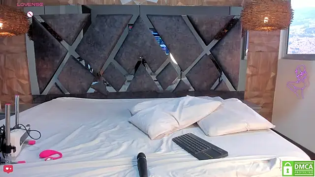 Selene  Lopez  online show from February 10, 8:19 pm