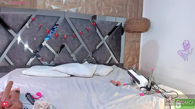 Selene  Lopez  online show from February 24, 7:48 pm