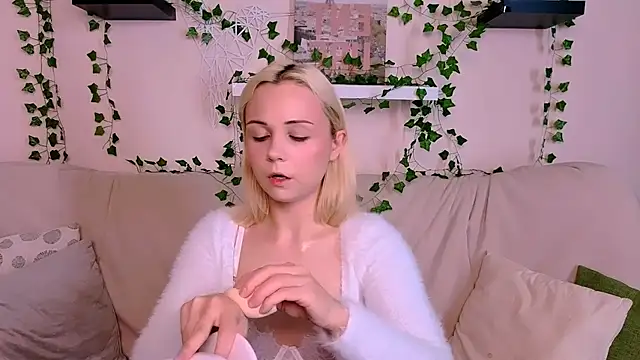 Charlotte Colinss online show from September 25, 5:13 am