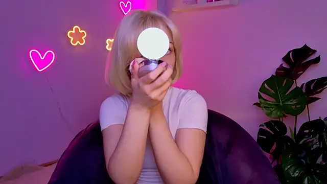 Charlotte Colinss online show from April 5, 5:36 am