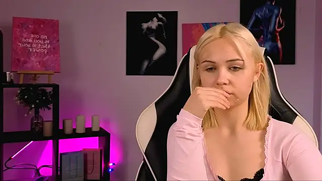 Charlotte Colinss online show from November 6, 2:48 am