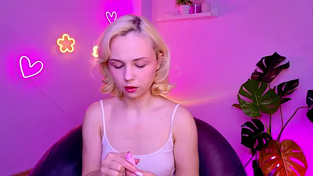 Charlotte Colinss online show from March 14, 4:07 am