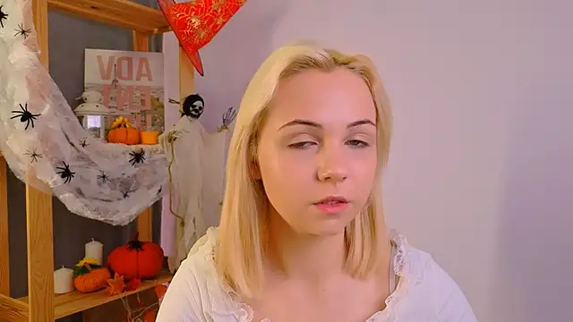 Charlotte Colinss online show from October 21, 3:39 am