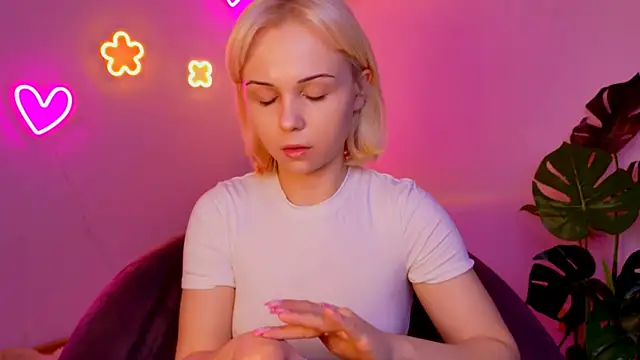 Charlotte Colinss online show from April 8, 3:30 am