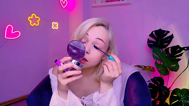 Charlotte Colinss online show from February 5, 5:03 am