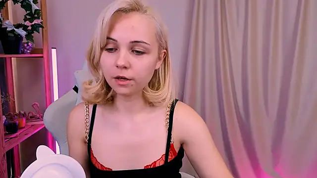 Charlotte Colinss online show from October 12, 4:03 am