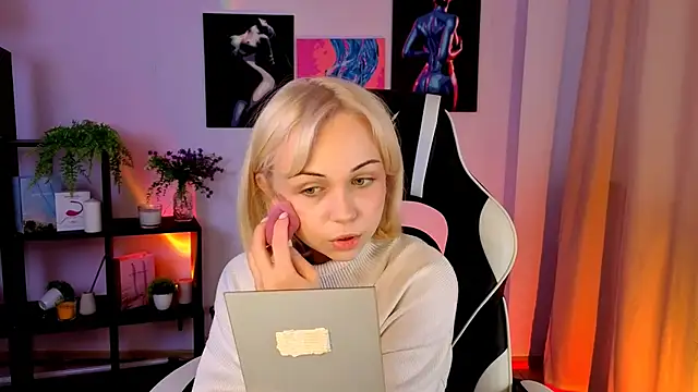Charlotte Colinss online show from May 15, 4:43 am