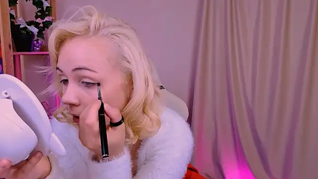 Charlotte Colinss online show from October 7, 3:40 am