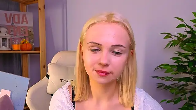 Charlotte Colinss online show from November 5, 2:25 am