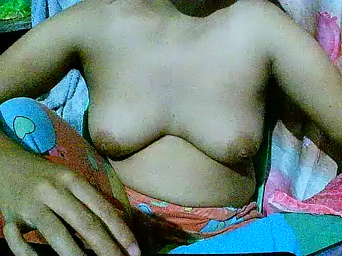Snapshot of hotmom_pinay chatting on October 6, 6:52 pm hotmom pinay online show from October 6, 6:52 pm