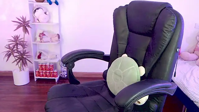 Suzie Wet Cave online show from October 3, 1:12 pm