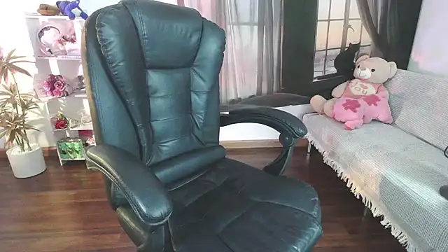 Suzie Wet Cave online show from November 2, 6:57 pm