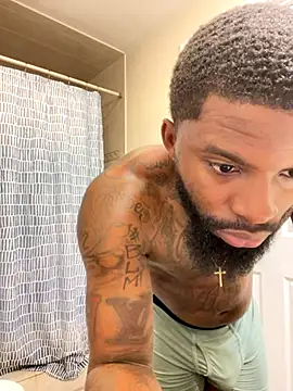 Snapshot of StandOnthatboy chatting on September 19, 11:36 am StandOnthatboy online show from September 19, 11:36 am