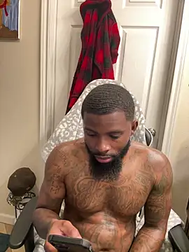 Snapshot of StandOnthatboy chatting on March 27, 3:37 am StandOnthatboy online show from March 27, 3:37 am