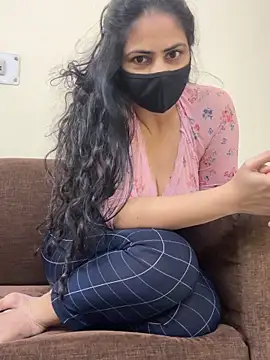 Snapshot of SashaPatel chatting on November 28, 3:28 am SashaPatel online show from November 28, 3:28 am