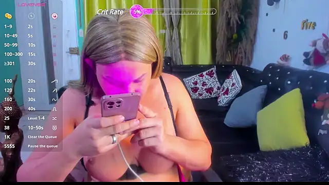 Snapshot of BarbieStyled chatting on January 12, 3:28 am BarbieStyled online show from January 12, 3:28 am