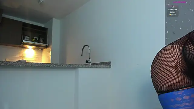 Michelle Ferrerr online show from April 4, 9:49 am