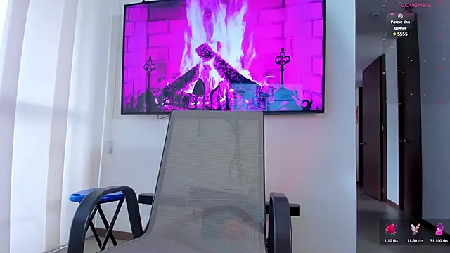 Michelle Ferrerr online show from February 24, 10:43 pm