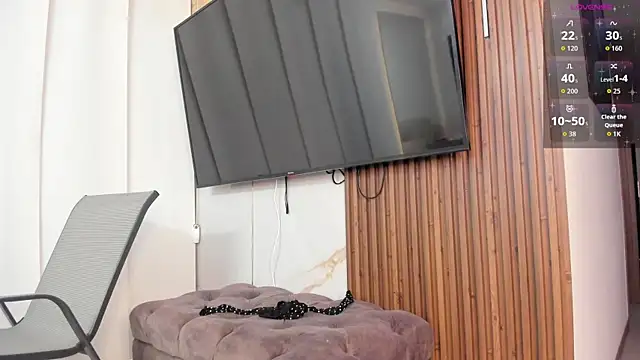 Michelle Ferrerr online show from April 18, 10:06 am